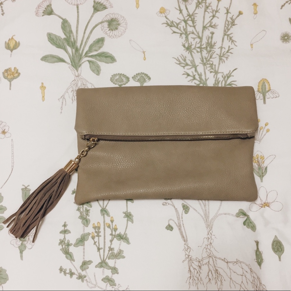 Shirahleah fold over taupe tassel clutch